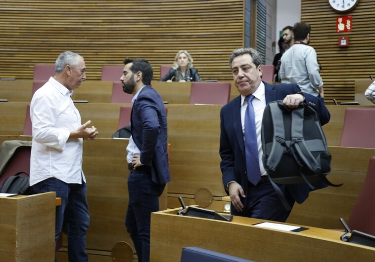 PP y Vox inician en Les Corts la tramitación de la ley que retoma la doble línea en castellano y valenciano en los colegios